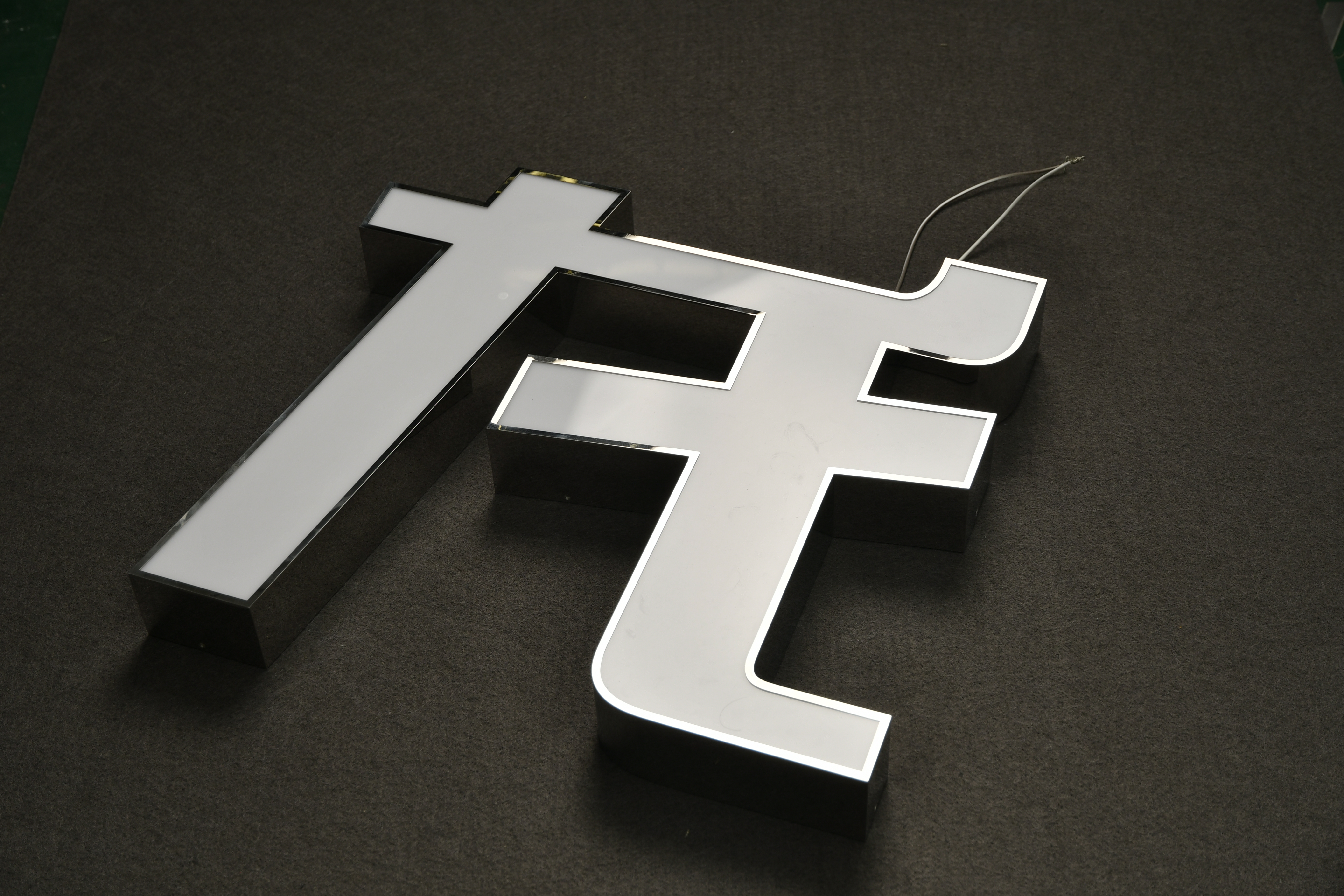 不銹鋼燈箱發(fā)光字